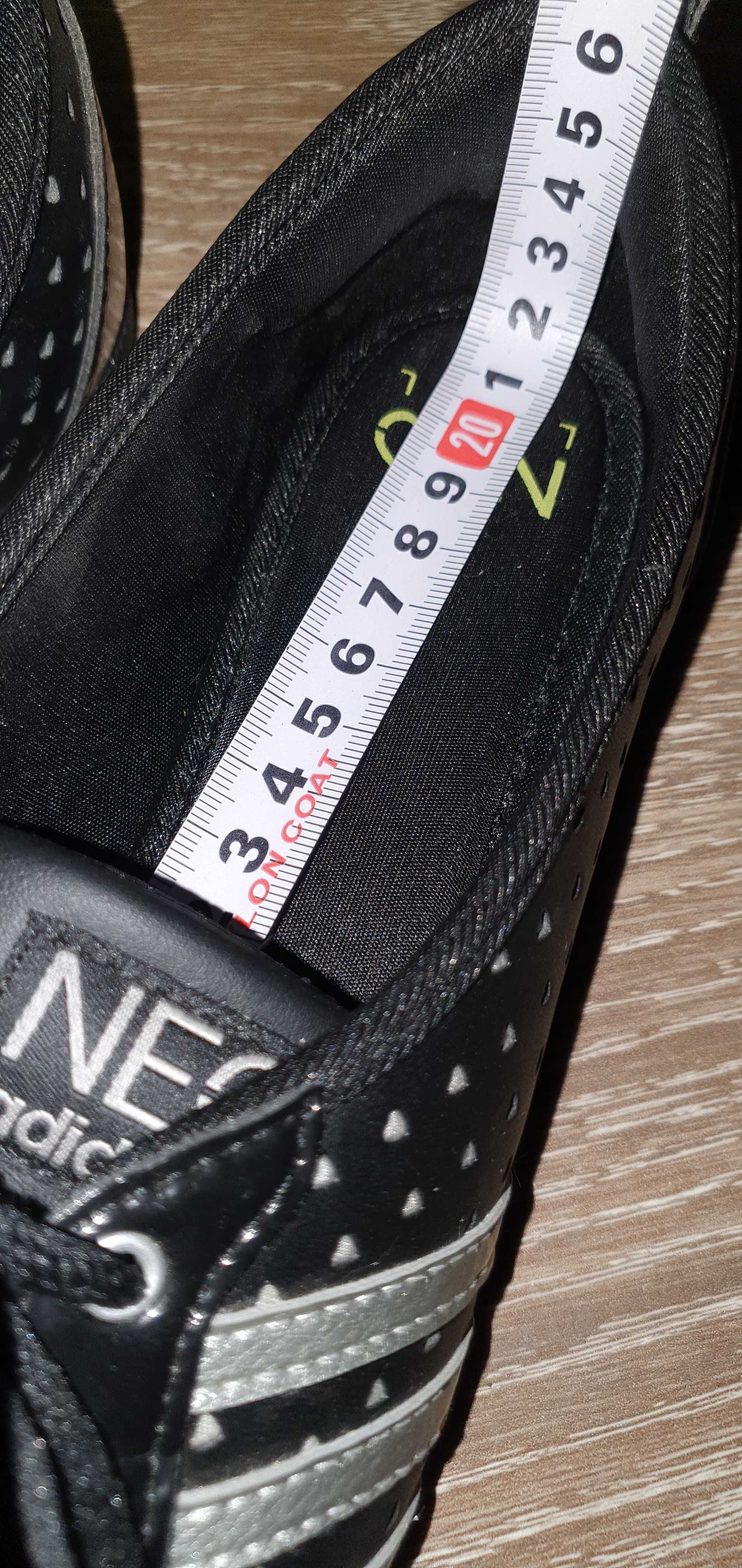 Adidas обувки р-р 38(UK 5) нови с кутия
