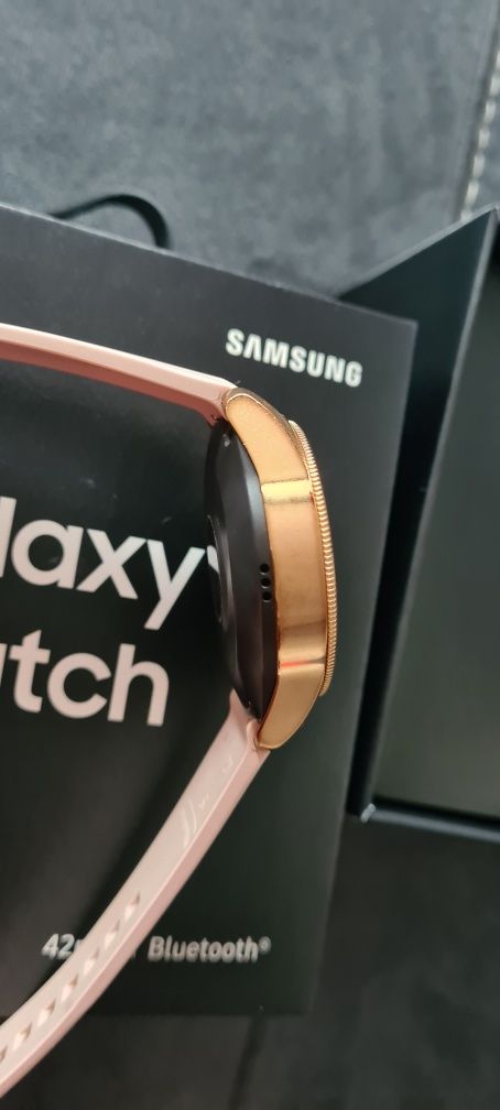 Samsung galaxy watch rose gold