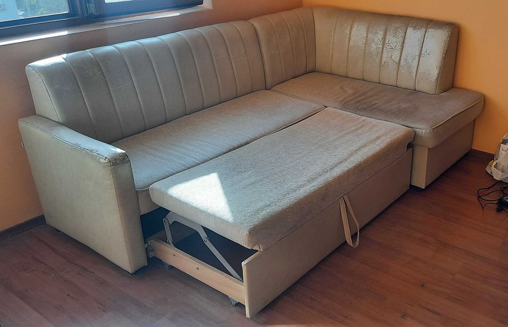 Разтегателен диван