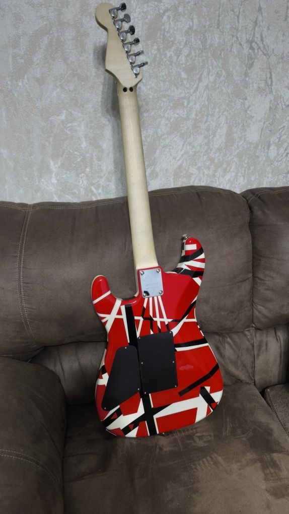 Chitara electrica EVH Striped Series Red with Black Stripes + Husa