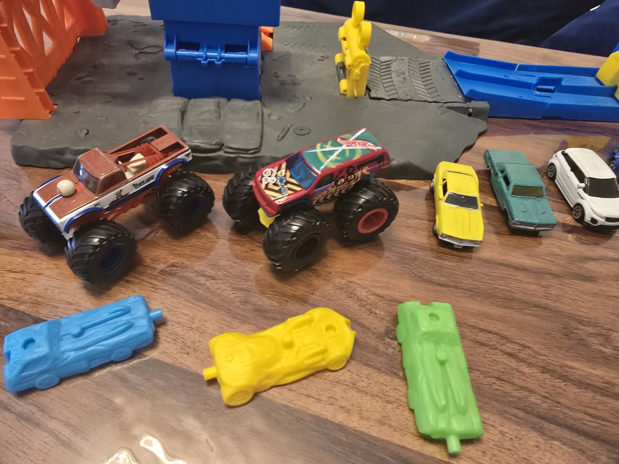 Blast station Hot Wheels Monster truck masinute copii circuit