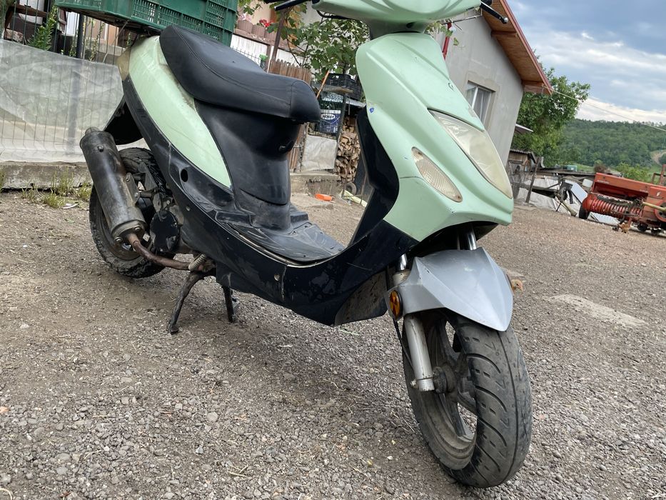 Vand scuter de 49 cc