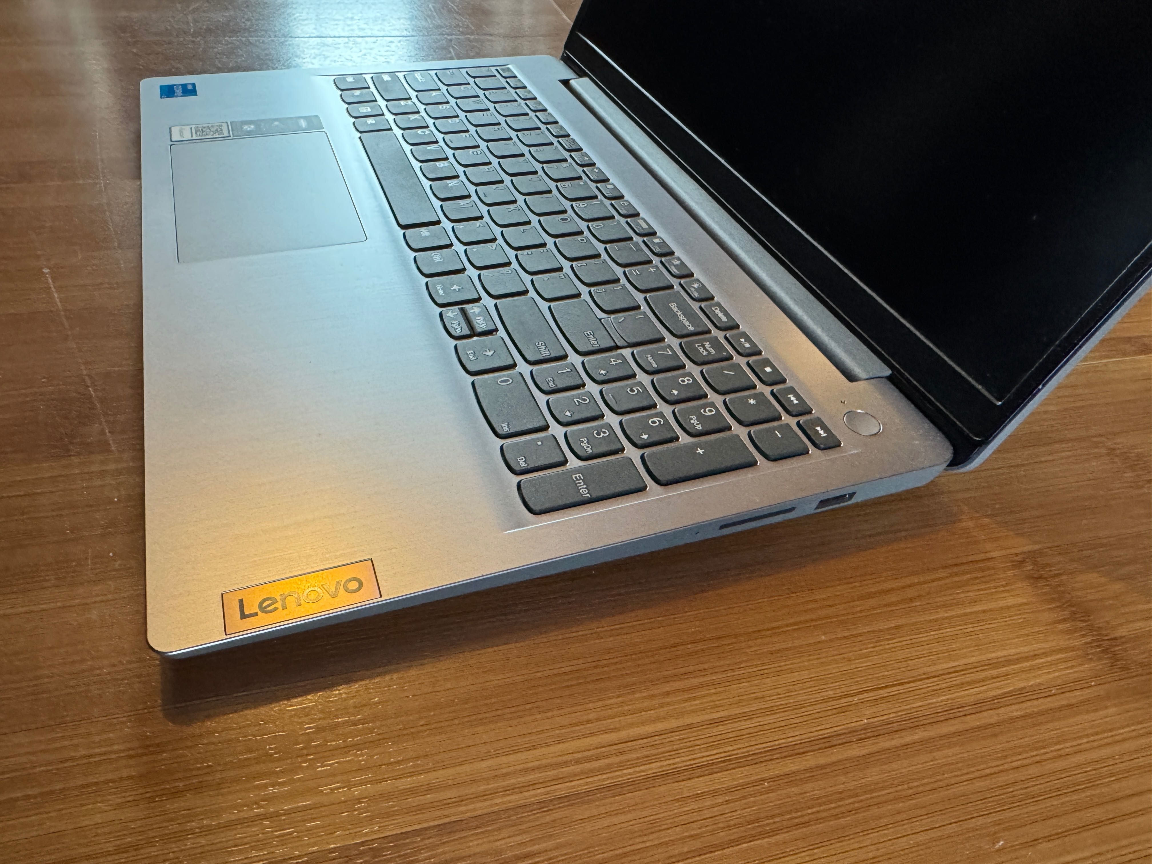 Супер тънък лаптоп Lenovo IdeaPad i3 12gen 15.6” IPS notebook компютър
