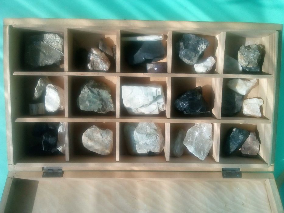 Сбирка,Учебна,Геоложка,Скални,Породи