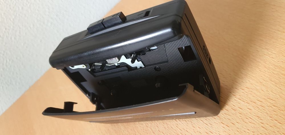 Vând walkman Casio W-885