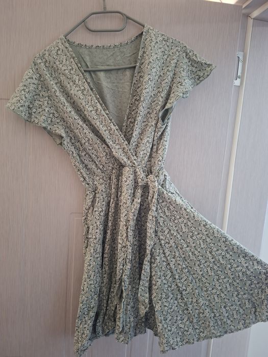 Рокля със ситни цветенца