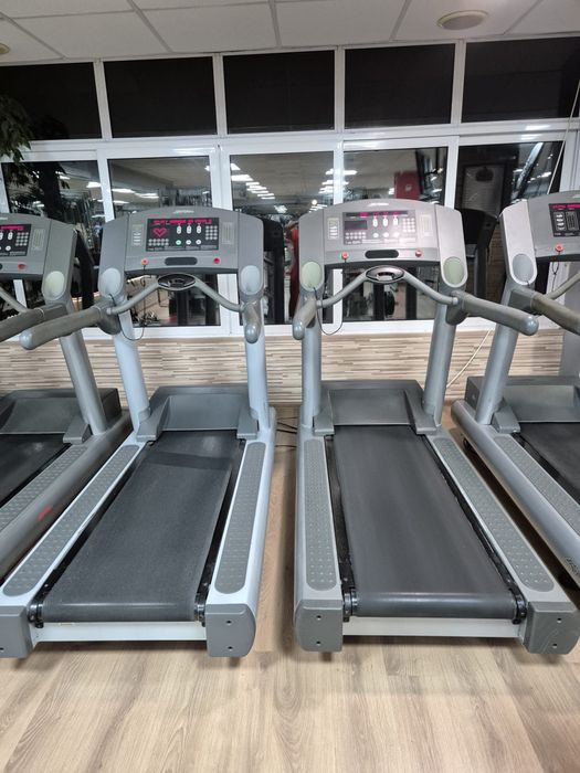 Бягаща пътека Life Fitness