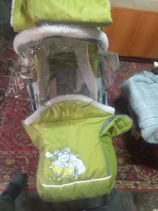 Продам санки детские .