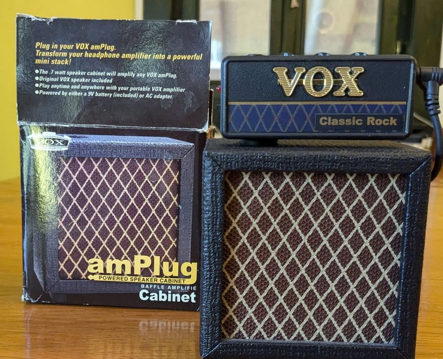 Vând micro amplificator chitară cu efect classic rock