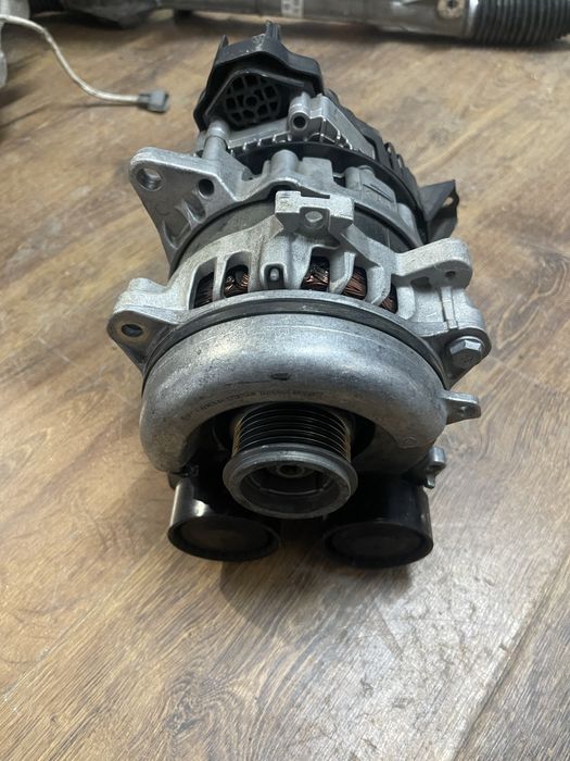 Alternator 1.3 TCE Nissan Qashqai j12 Renault 2020-2025 cod 274057A