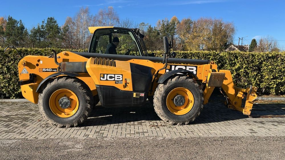 Телескопический погрузчик JCB