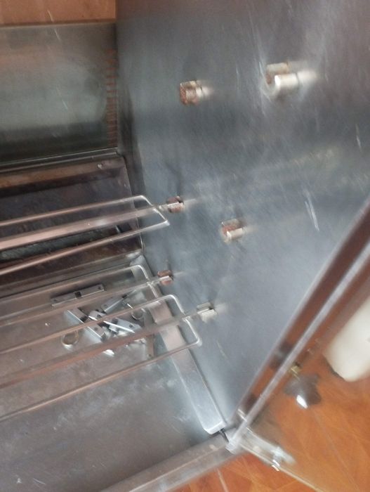 Rotisor pentru pui sau ciolan pe gaz