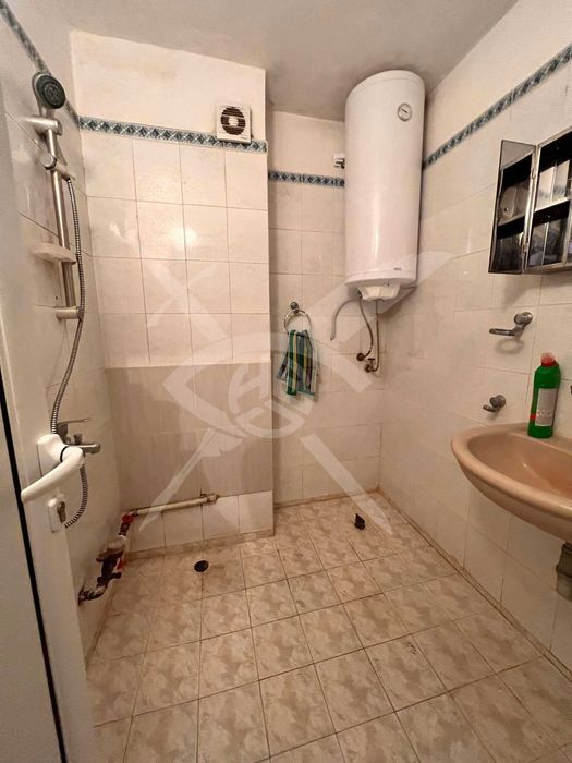 Дава се под наем Тристаен апартамент в Варна, Колхозен пазар - 85 кв.м за 600 € - Снимка #4