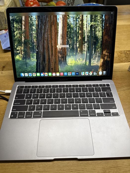 Apple Macbook air M1 2020 13 inci