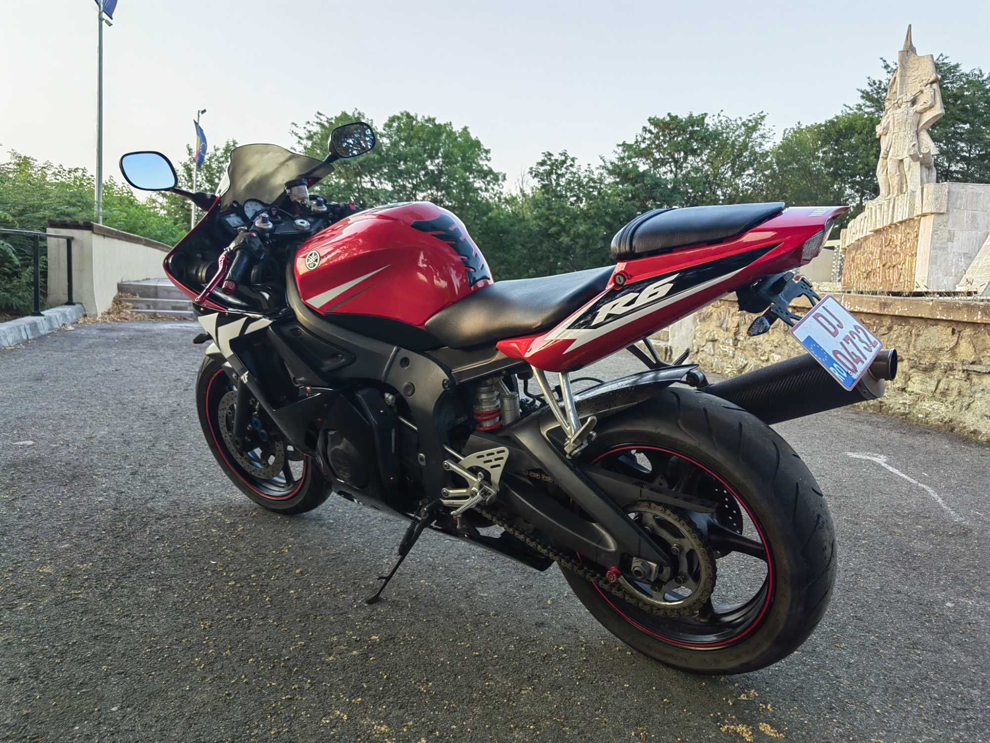 Vând Yamaha yzf r6