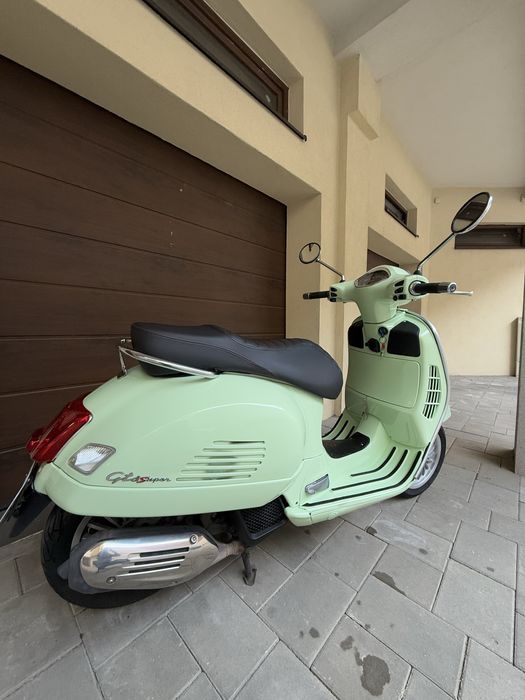De vanzare Scuter Vespa  GTS  Sport 125cc