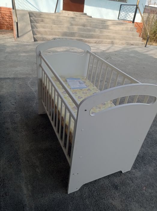 Манеж новый с матрасом