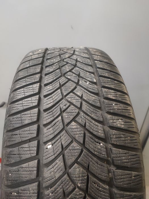 Goodyear 245/50/18 зимни