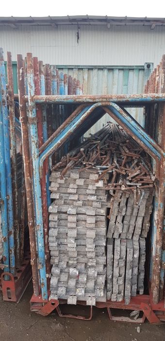 Inchiriez schela metalica cu bete tip cioc cantitate de 1500 mp