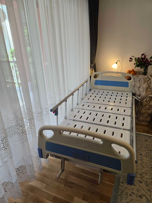 Pat medical 3 segmente + saltea nouă + saltea antiescară gratuit