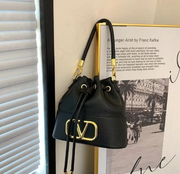Сумка ведро Valentino