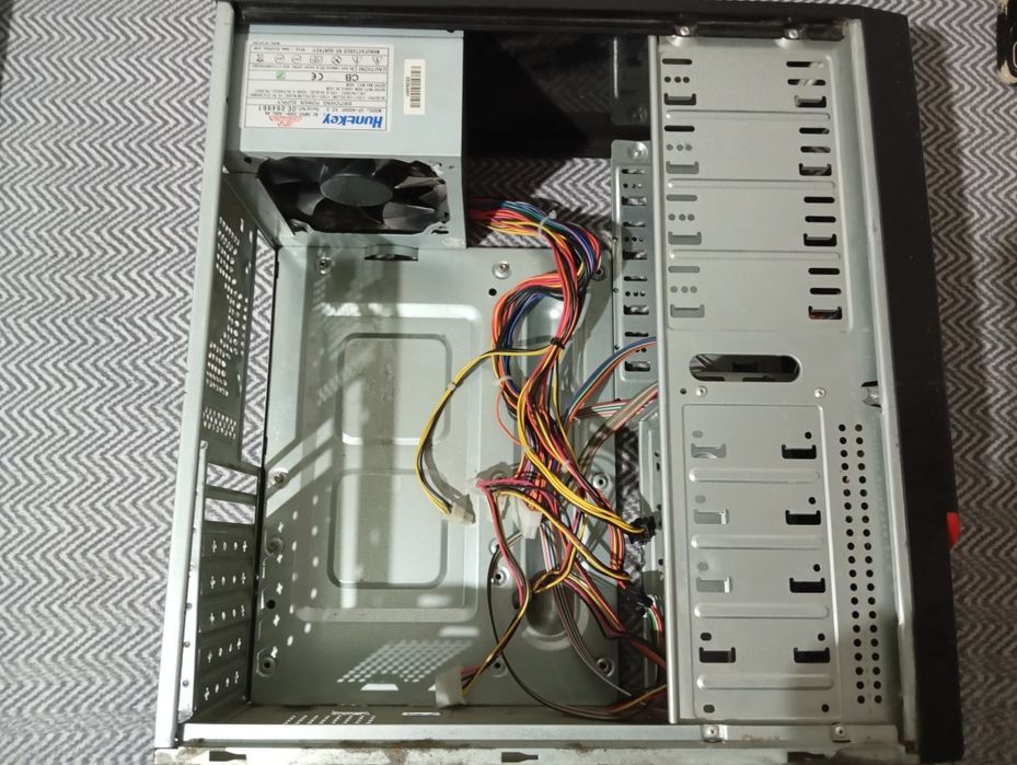 Корпус на пк + блок питания + крепление на материнскую плату
