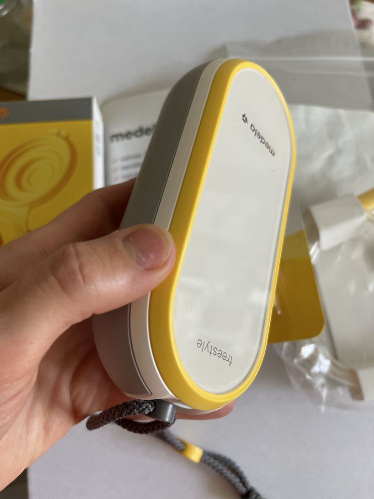 Електрическа помпа за кърма Medela - Hands-free