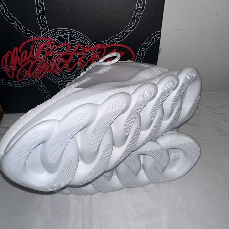 Versace Chain Reaction white