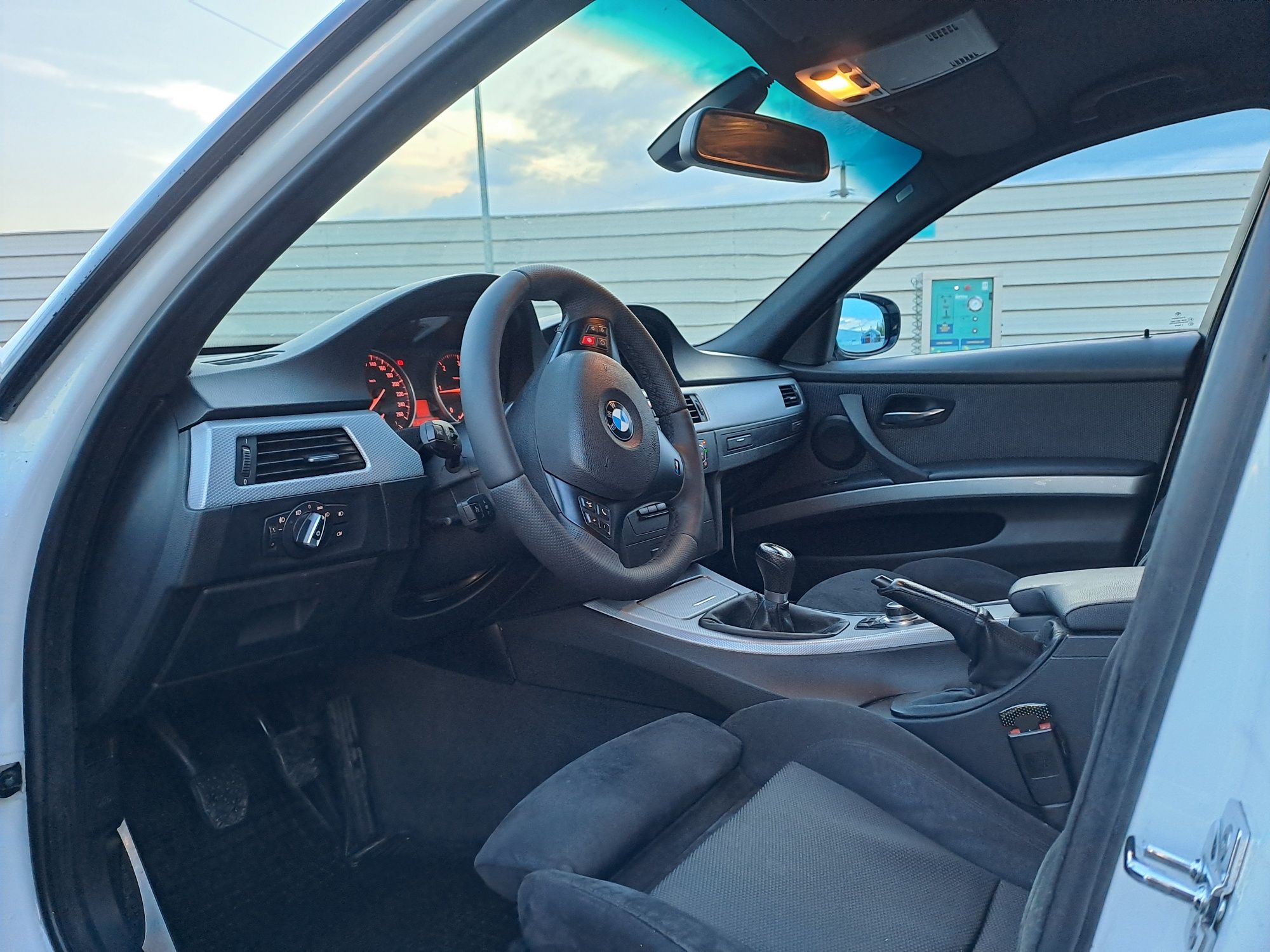 BMW e91 320d 177cp pachet M