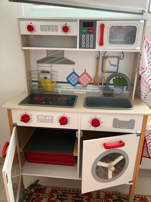 Детска кухня, която е много запазена.