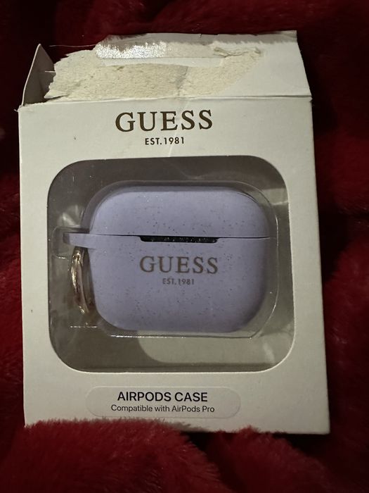 Калъф Guess Silicone Glitter за Apple AirPods Pro
