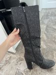 Високи блестящи ботуши