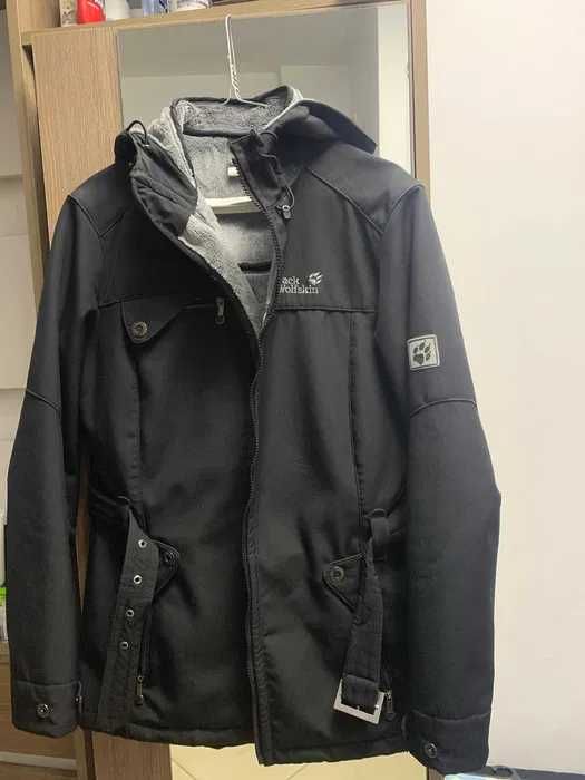 Geaca impermeabila neagra marca Jack Wolfskin (Dama, marimea M/ 40)