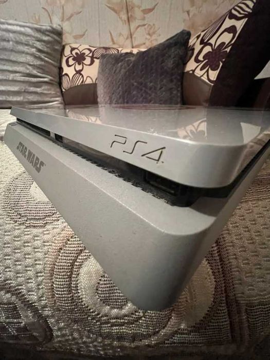 Playstation 4 Slim 1TB - Star Wars Limtied Edition
