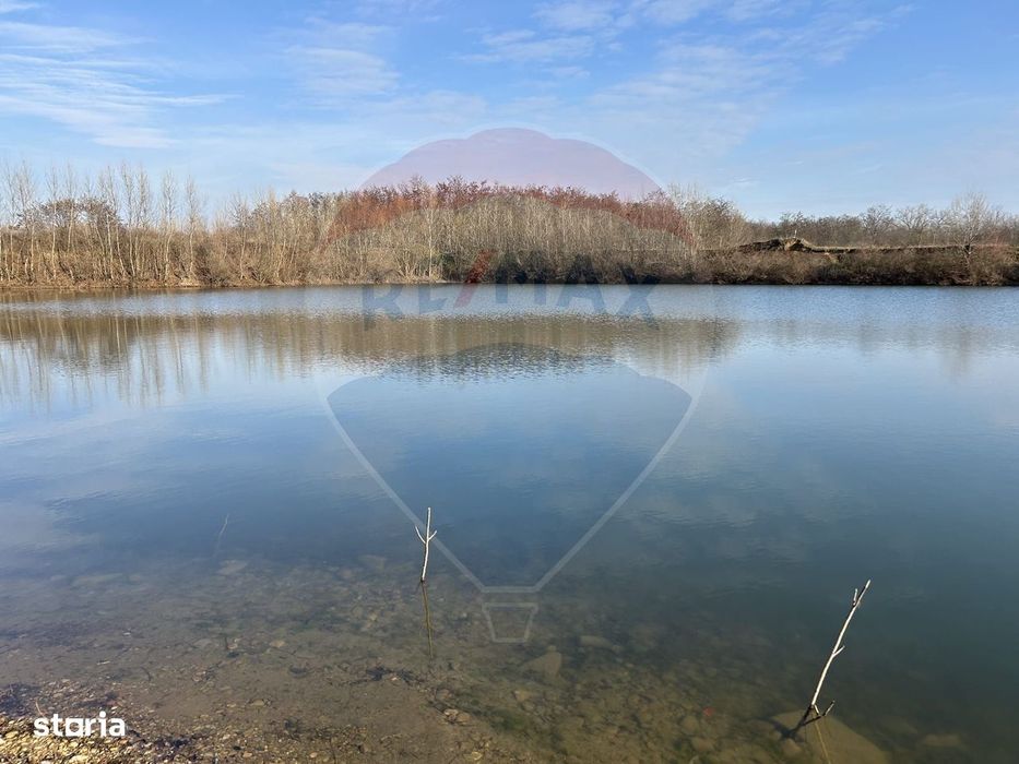 Teren si balta de pescuit 33,842mp Taut
