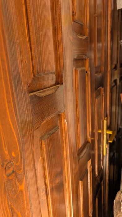 Usa dubla lemn masiv, in toc, cu clanta