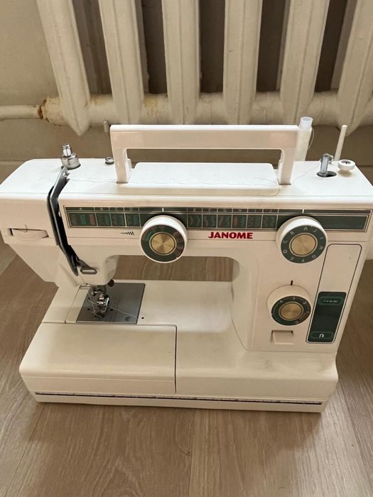 Швейная машина Janome LE-394