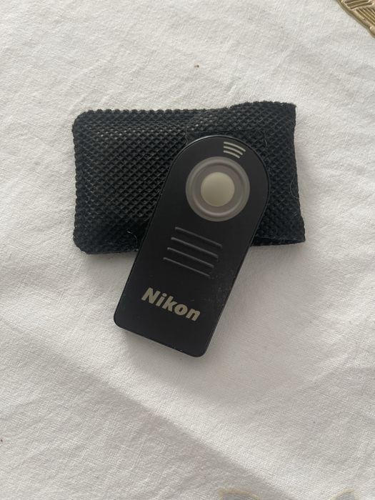 Nikon D5200 + obiectiv Nikon 18–55mm VR — stare foarte bună