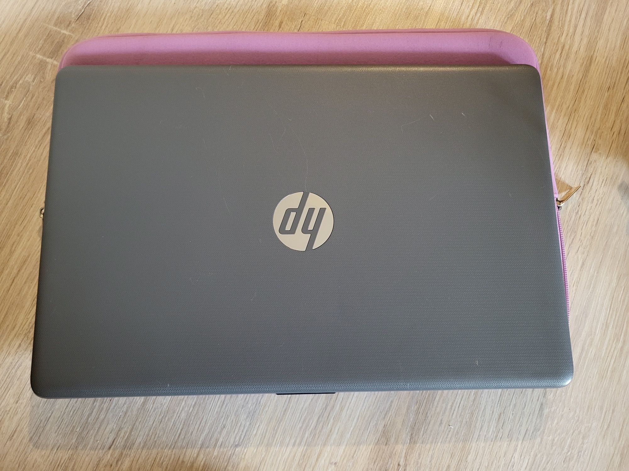Hp Лаптоп  +Геймърски слушалки