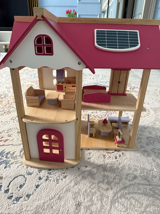 Домик для кукол с мебелью