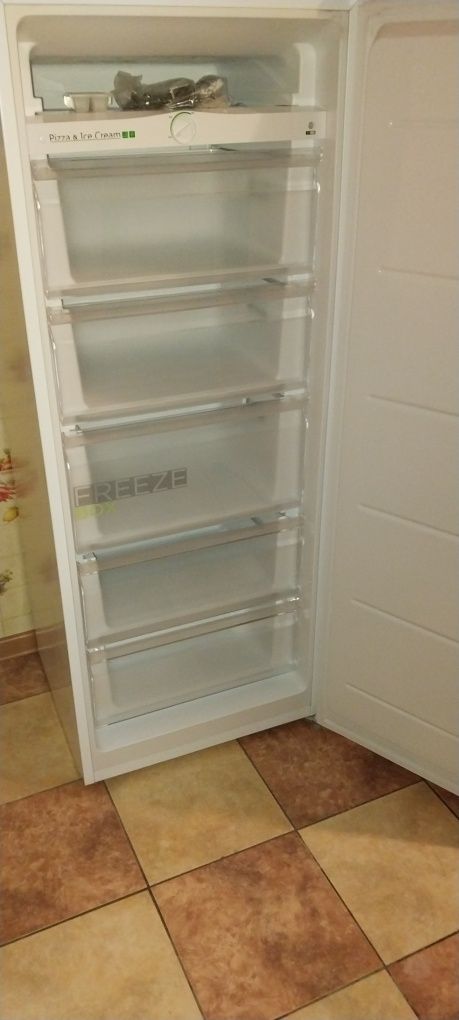 Продам морозильник Midea