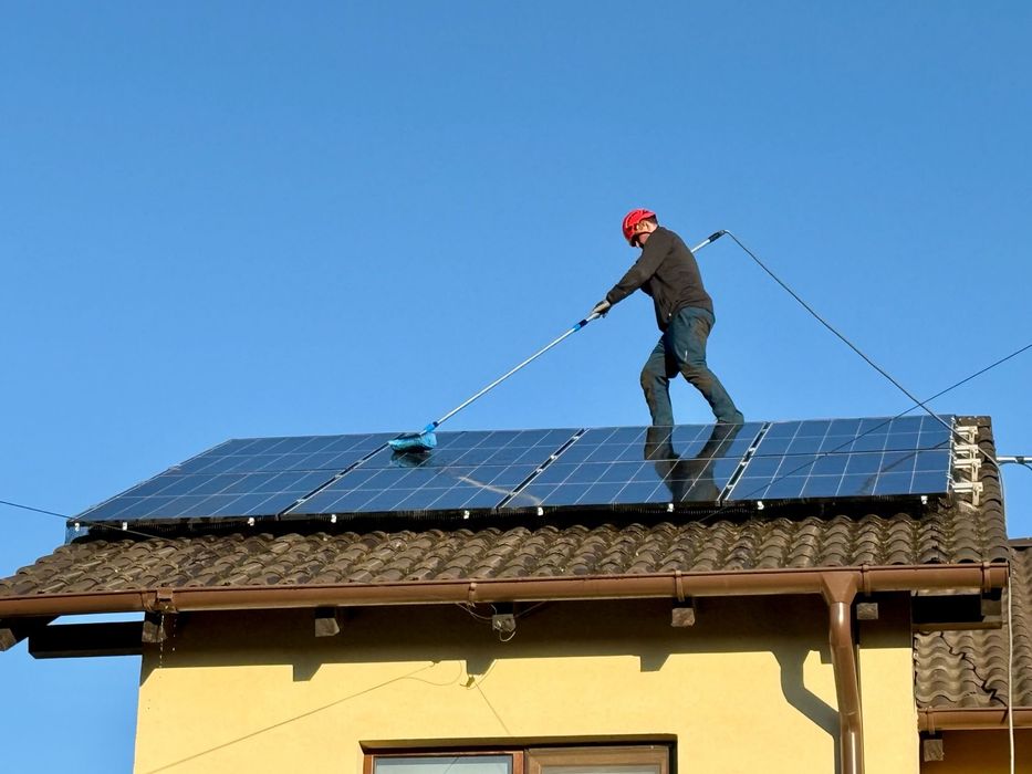 Spalare panouri fotovoltaice