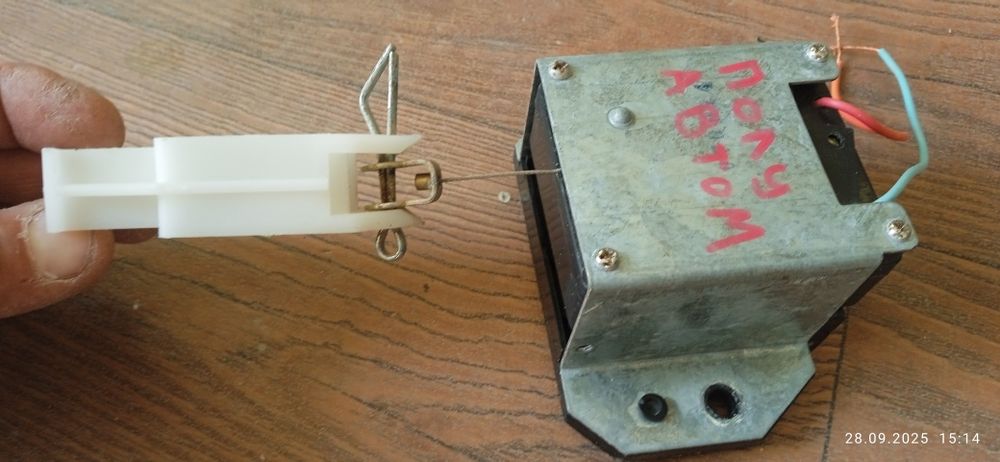 Продае́тся челнок для Полуавтомата импортного