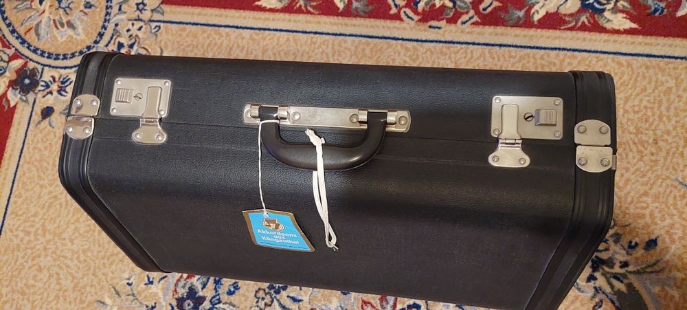 Акордеон Велтмайстер 120баса
