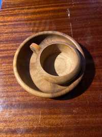 Дървена чашка и чинийка