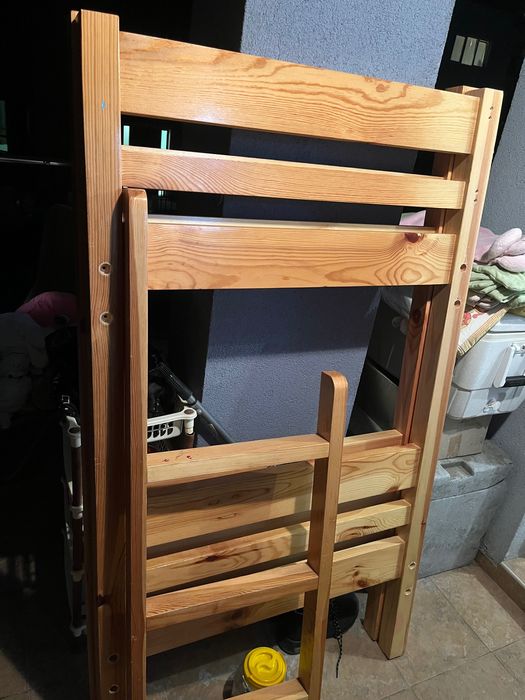 Продавам Двуетажно легло