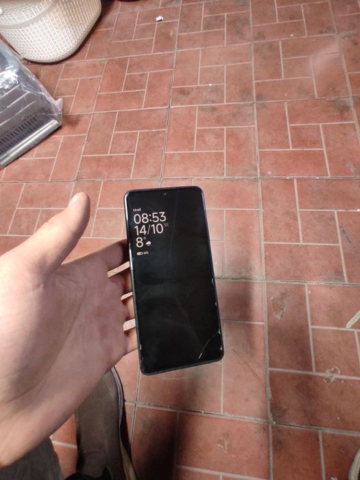 Redmi not 11pro pul kk sotiladi 128. 8+8. Aybi  umuman yo