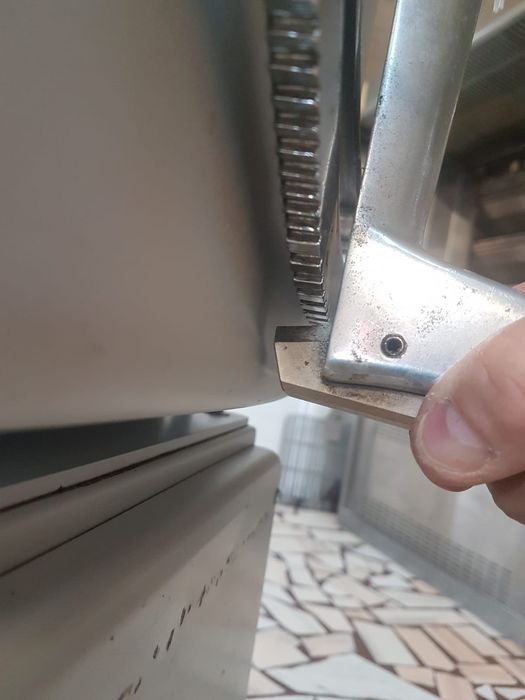 Masina de foaietat dotata cu comanda la pedale, FOLOSITA FOARTE PUTIN