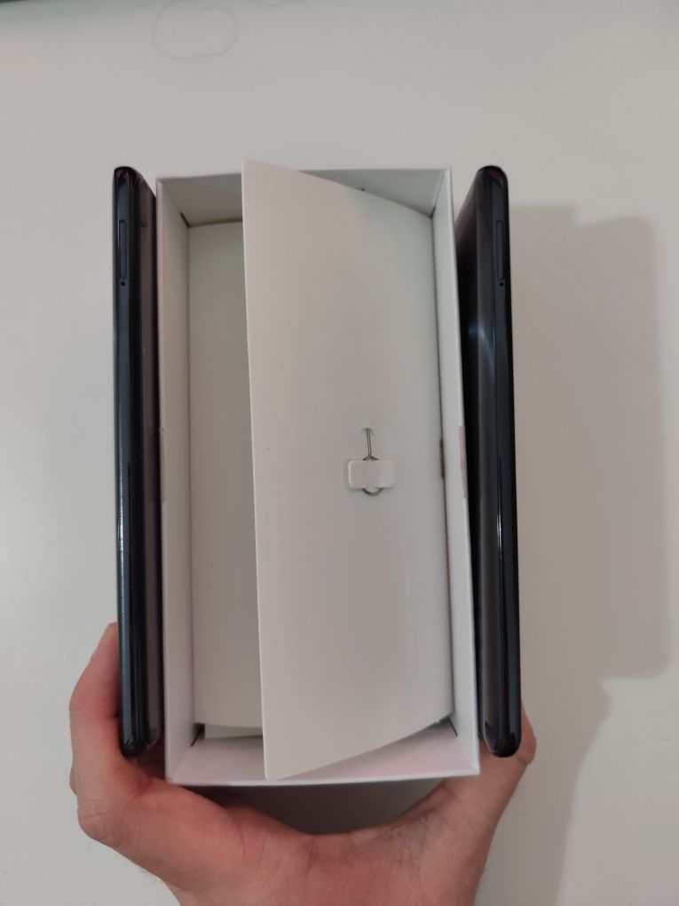 Vând 2 telefoane Xiaomi REDMI NOTE 10 PRO