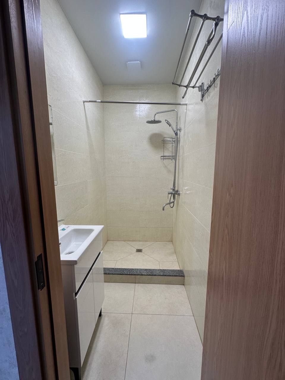 Hotel hostel mehmonxona sutochniy xonalar, kishi boshiga 100.000 sum